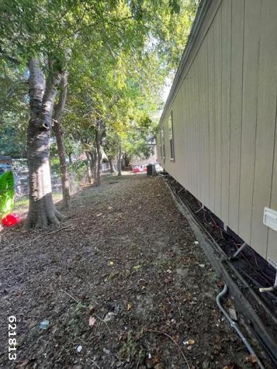 Mobile Home at 902 E Wallisville Rd Highlands, TX 77562