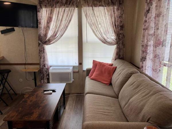 1990 Park Manufactured Home