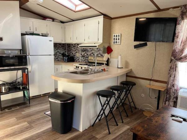 1990 Park Manufactured Home