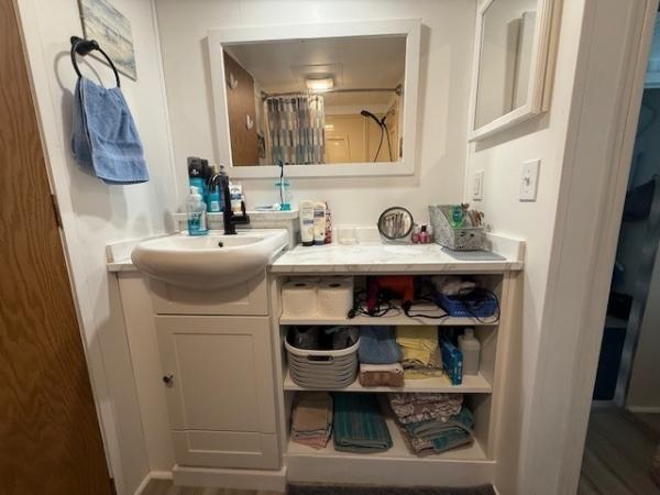 1985 Oakwood Manufactured Home