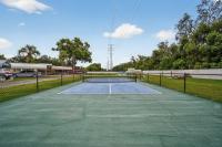 1985 Oakwood Manufactured Home