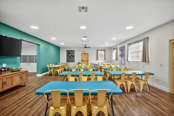 1985 Oakwood Manufactured Home