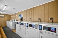 1985 Oakwood Manufactured Home