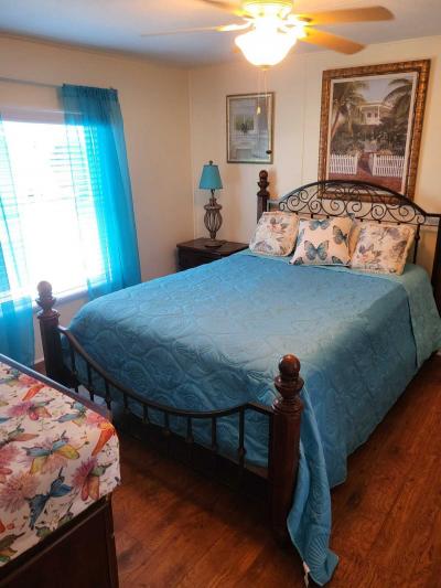 Photo 5 of 34 of home located at 44 Sunset Cir North Fort Myers, FL 33903