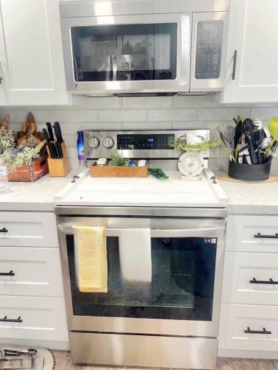 Photo 4 of 19 of home located at 7100 Ulmerton Rd. Largo, FL 33771