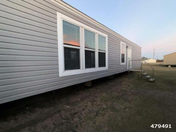 Photo 1 of 2 of home located at Crazy Red's Mobile Homes 8451 Palmer Ln Ponder, TX 76259