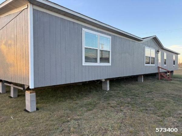 Photo 1 of 2 of home located at Crazy Red's Mobile Homes 8451 Palmer Ln Ponder, TX 76259