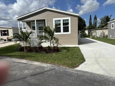 Photo 4 of 20 of home located at 5267 S.w. 32nd Street Davie, FL 33314