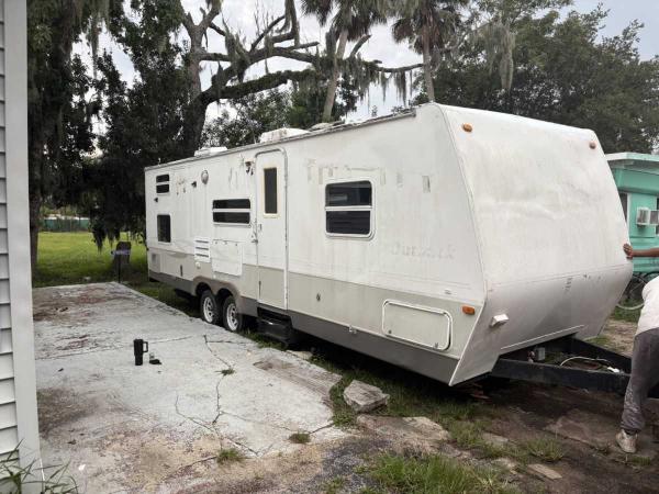 2005  Mobile Home For Sale