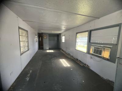 Photo 4 of 22 of home located at 352 Baldwin Ave Lakeland, FL 33815