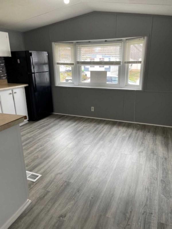 1989 Breezewood Manufactured Home