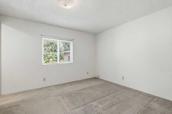 1986 Bayshore Manufactured Home