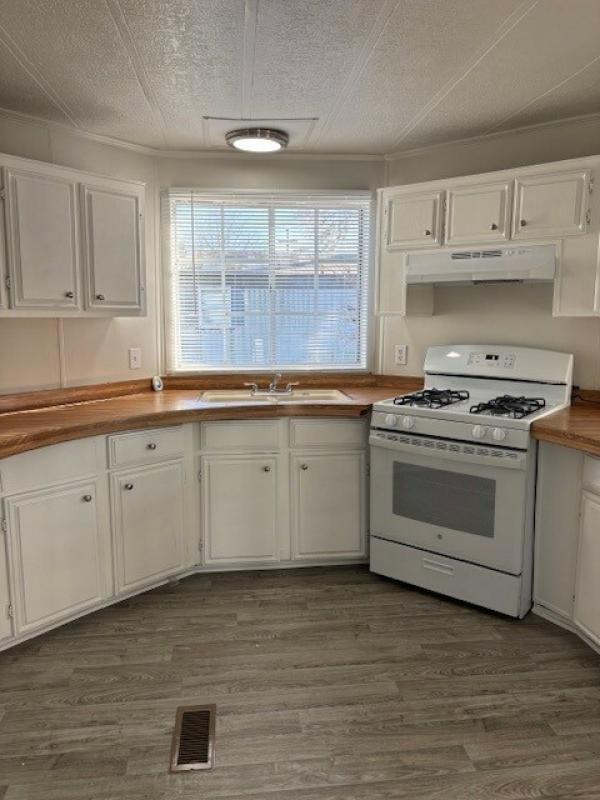 1985 Friendship Manufactured Home