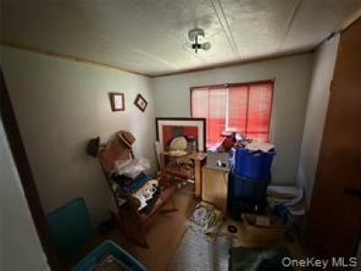 Photo 5 of 10 of home located at 409 Sandgate Drive New Windsor, NY 12553