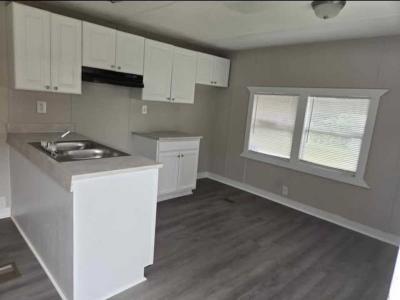 Photo 4 of 8 of home located at 10801 Main St Site B5 Thonotosassa, FL 33592