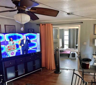 Photo 3 of 7 of home located at 435 16th Ave SE Largo, FL 33771