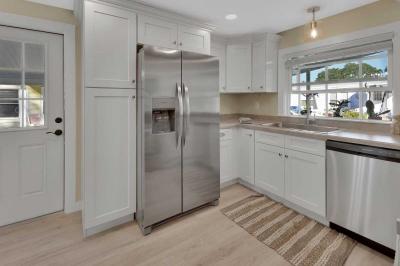 Photo 4 of 8 of home located at 117 Willow Drive Lake Helen, FL 32744