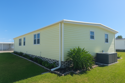 Photo 2 of 22 of home located at 601 Starky Rd Largo, FL 33771