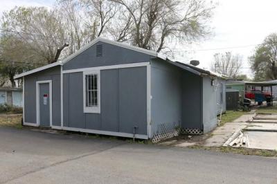 Photo 3 of 8 of home located at 613 N Eye St Harlingen, TX 78550