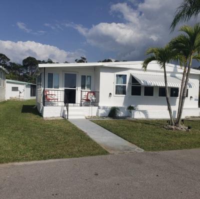 Photo 4 of 20 of home located at 20640 Oahu Circle Estero, FL 33928