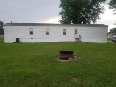 Photo 2 of 14 of home located at 645 Lakeview Dr Shipman, IL 62685