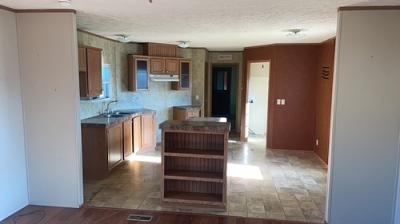 Photo 5 of 14 of home located at 645 Lakeview Dr Shipman, IL 62685