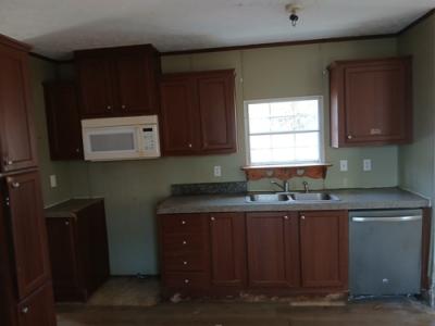 Photo 2 of 8 of home located at 591 Mcminn Rd Hendersonville, NC 28792