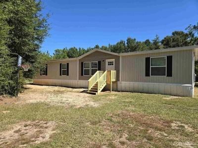Mobile Home at 10028 Bellbrook Rd Milton, FL 32583