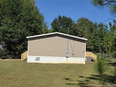 Photo 3 of 27 of home located at 10028 Bellbrook Rd Milton, FL 32583