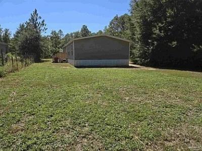 Photo 5 of 27 of home located at 10028 Bellbrook Rd Milton, FL 32583