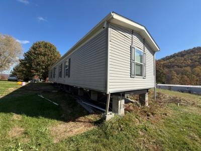 Photo 2 of 17 of home located at 1043 Little Hardwick Clay City, KY 40312