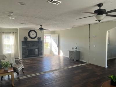 Photo 3 of 15 of home located at 18101 Linden Dr Neosho, MO 64850