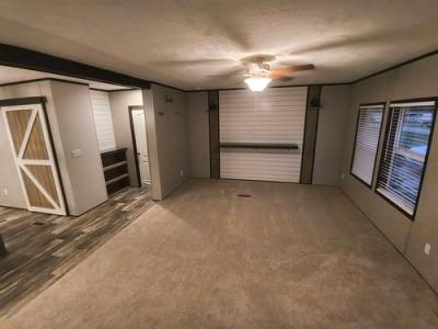 Photo 4 of 13 of home located at 1207 SW 6th St Fairfield, IL 62837