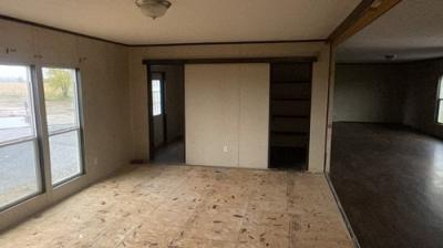 Photo 4 of 12 of home located at 914 Il 15 Sims, IL 62886