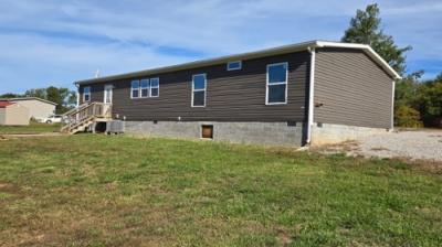 Photo 3 of 18 of home located at 121 Board Rd Ekron, KY 40117