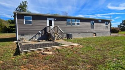 Photo 4 of 18 of home located at 121 Board Rd Ekron, KY 40117