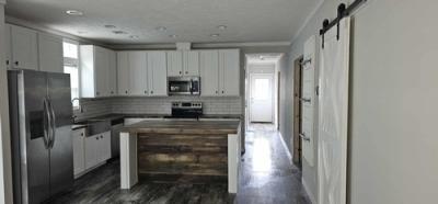 Photo 4 of 12 of home located at 25898 I-30 Frontage Rd Bryant, AR 72022