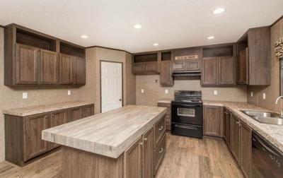 Photo 3 of 14 of home located at 27115 Reid Rd Loranger, LA 70446