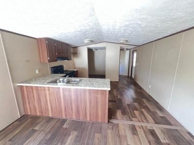 Photo 5 of 12 of home located at 3423 County Road 49 Kennedy, AL 35574