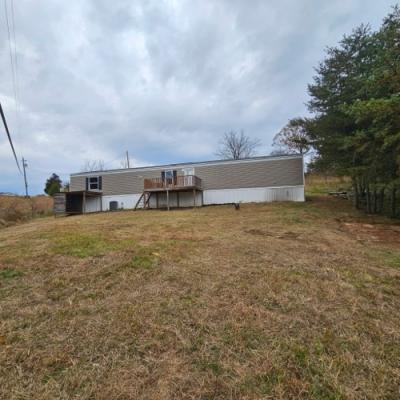 Photo 2 of 15 of home located at 4394 Thomas Ridge Rd Leon, WV 25123