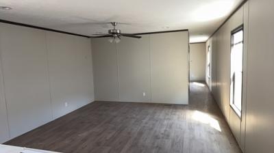 Photo 3 of 15 of home located at 915 Ssw Loop 323 Tyler, TX 75701