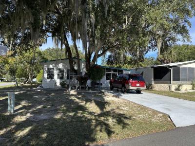 Photo 2 of 17 of home located at 35117 Waters Edge Dr Fruitland Park, FL 34731