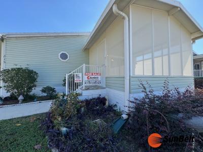 Photo 4 of 61 of home located at 3151 NW 44th Avenue Lot 215 Ocala, FL 34472