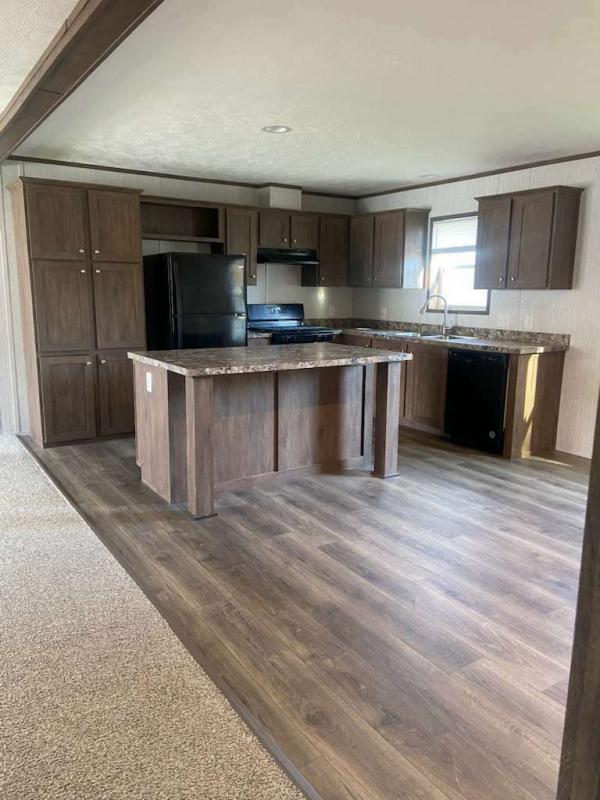 2024 Commodore Mobile Home For Rent