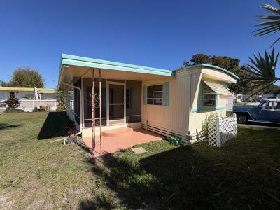 Photo 3 of 14 of home located at 39 A Dale Dr Tavares, FL 32778