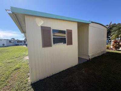 Photo 5 of 14 of home located at 39 A Dale Dr Tavares, FL 32778