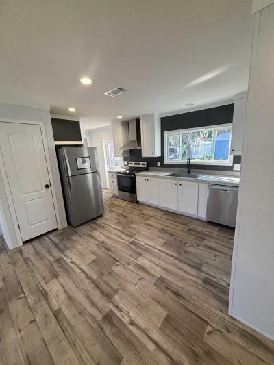 Photo 3 of 8 of home located at 5291 Collins Rd., #120 Jacksonville, FL 32244