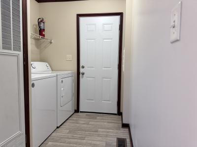 Photo 4 of 6 of home located at 25138 Oxford Woodhaven, MI 48183