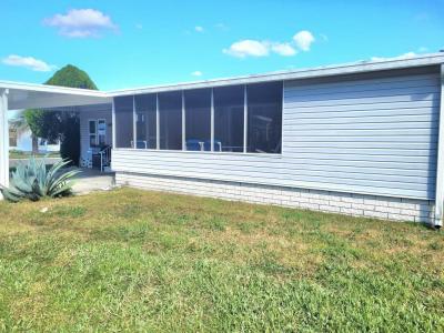 Photo 2 of 20 of home located at 6002 Spring Lake Cir Zephyrhills, FL 33540