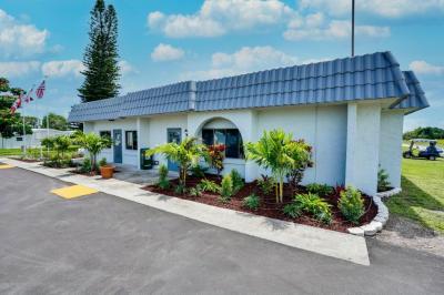 Photo 3 of 14 of home located at 224 W. Erie Drive Fort Pierce, FL 34946